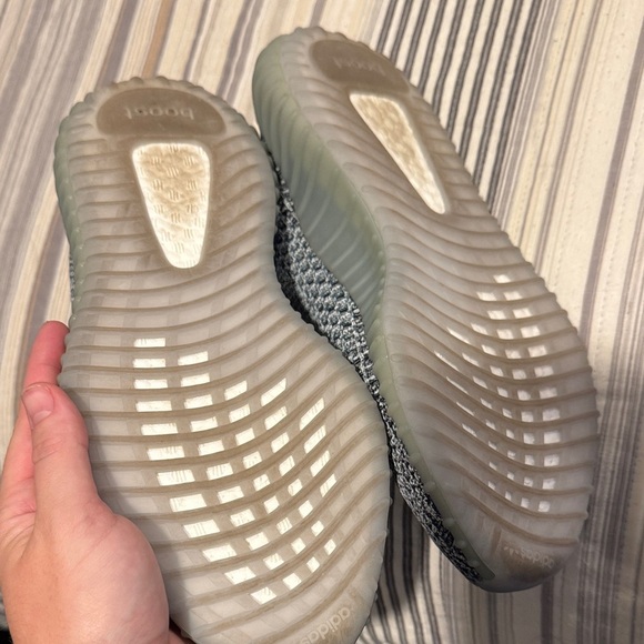 Adidas Yeezy Boost 350 V2 in Gray and Cream - Picture 2 of 3